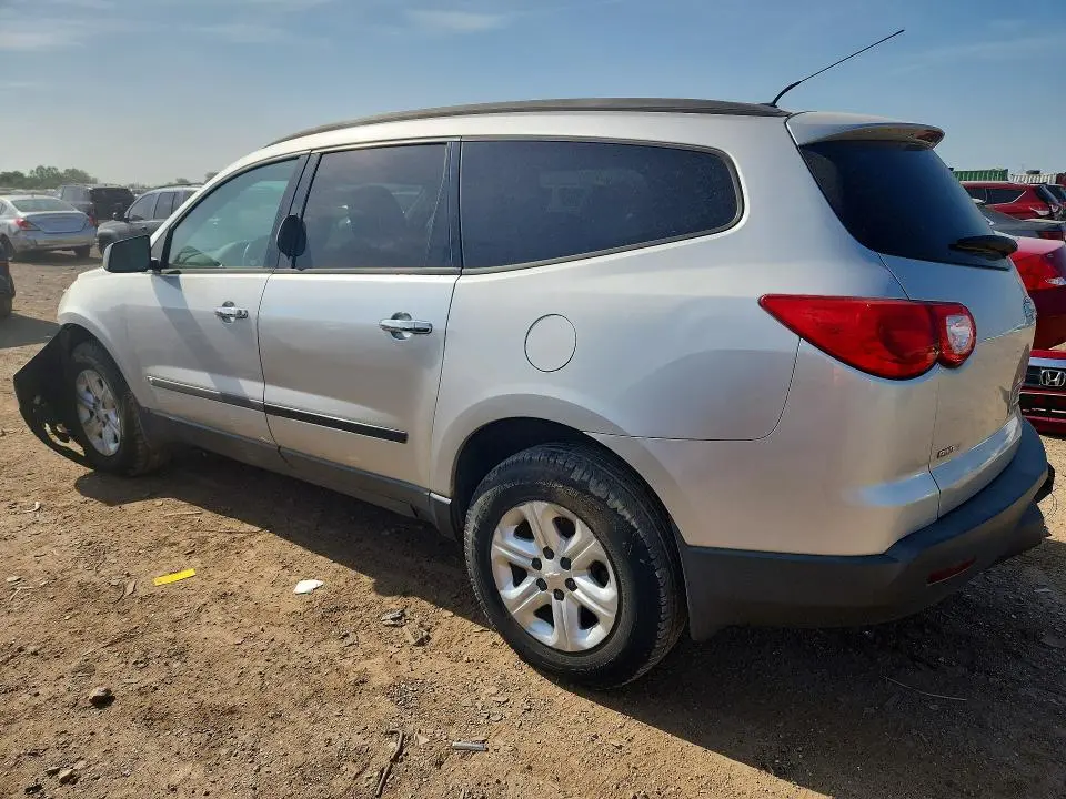 2010 CHEVROLET TRAVERSE LS  