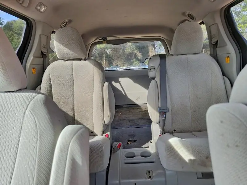 2011 TOYOTA SIENNA LE  