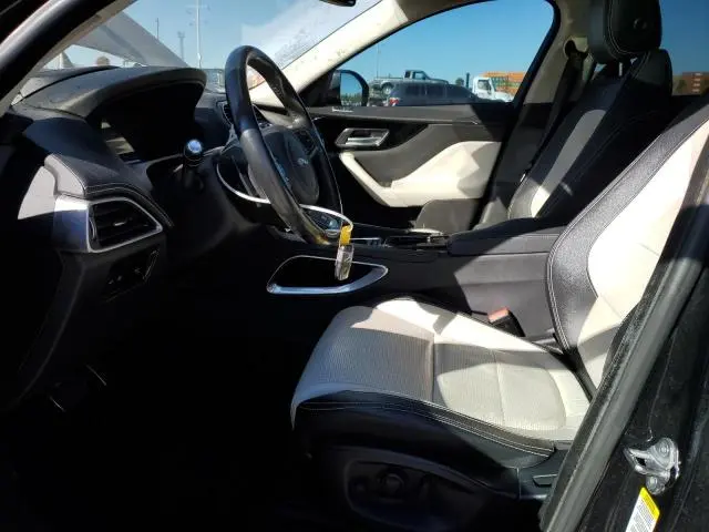 2017 JAGUAR F-PACE R - SPORT  