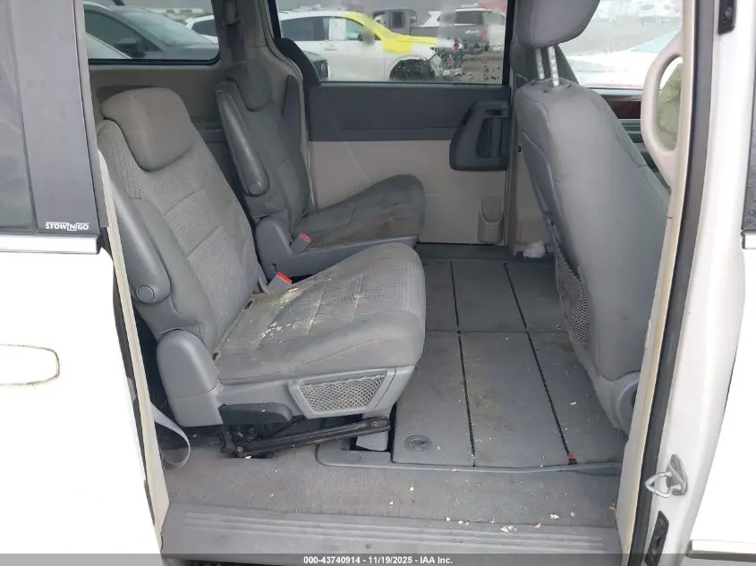 2010 CHRYSLER TOWN & COUNTRY TOURING