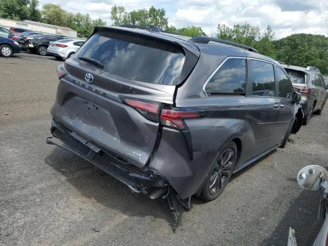 2021 TOYOTA SIENNA XSE  