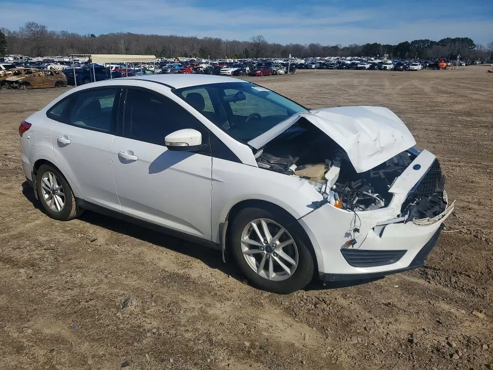 2016 FORD FOCUS SE  