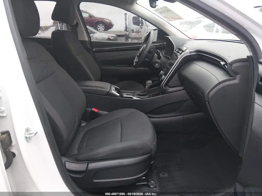 2022 HYUNDAI TUCSON SE