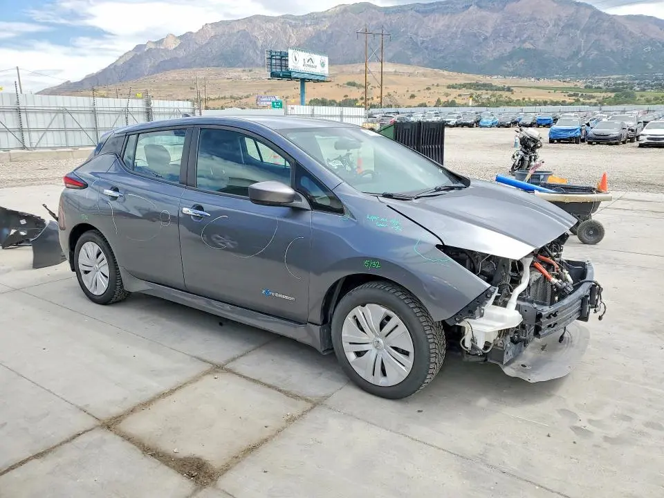 2018 NISSAN LEAF S  