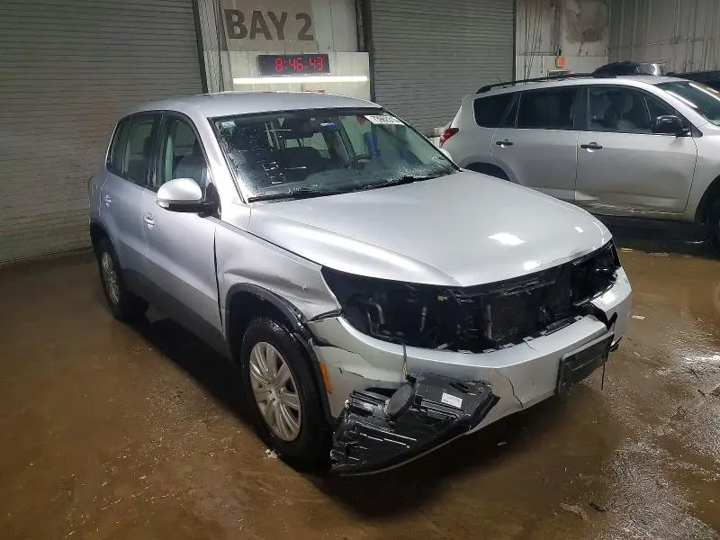 2013 VOLKSWAGEN TIGUAN S  