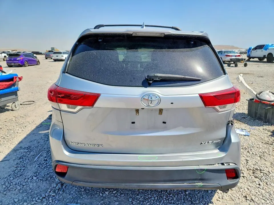 2017 TOYOTA HIGHLANDER XLE  