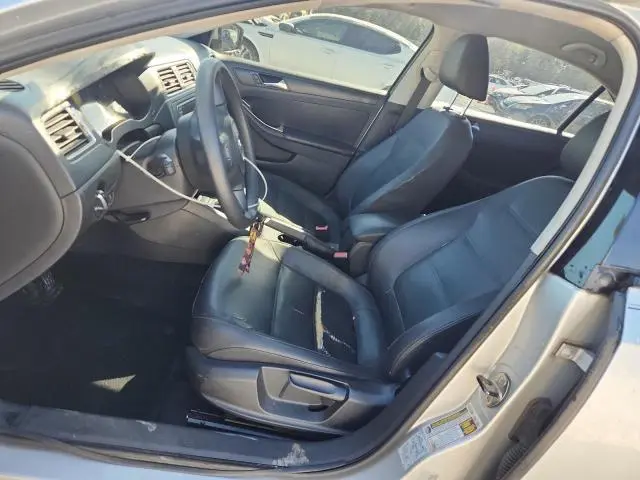 2011 VOLKSWAGEN JETTA SE  