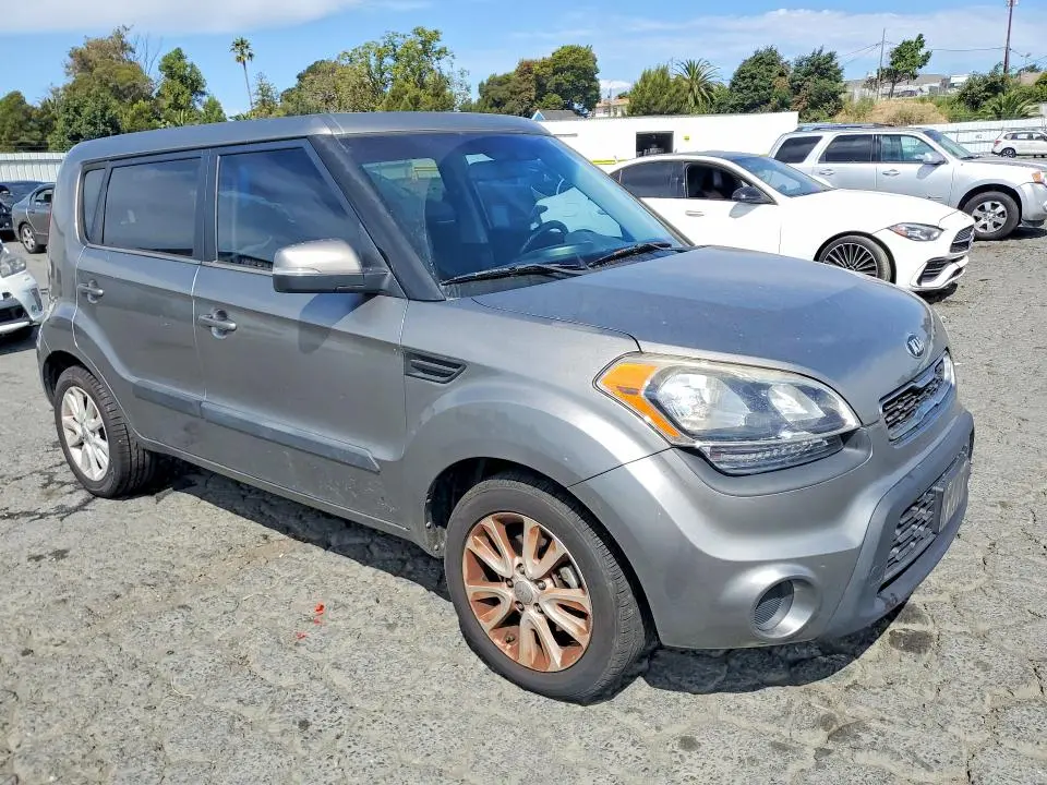 2013 KIA SOUL +  