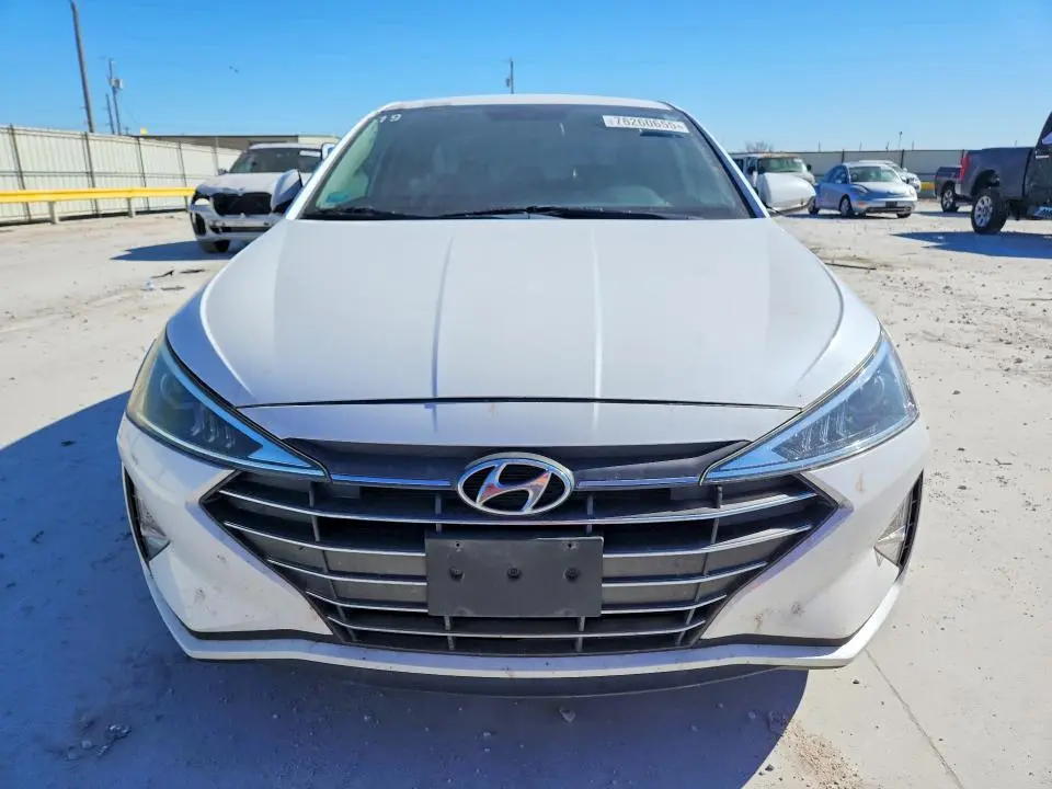 2019 HYUNDAI ELANTRA SE  
