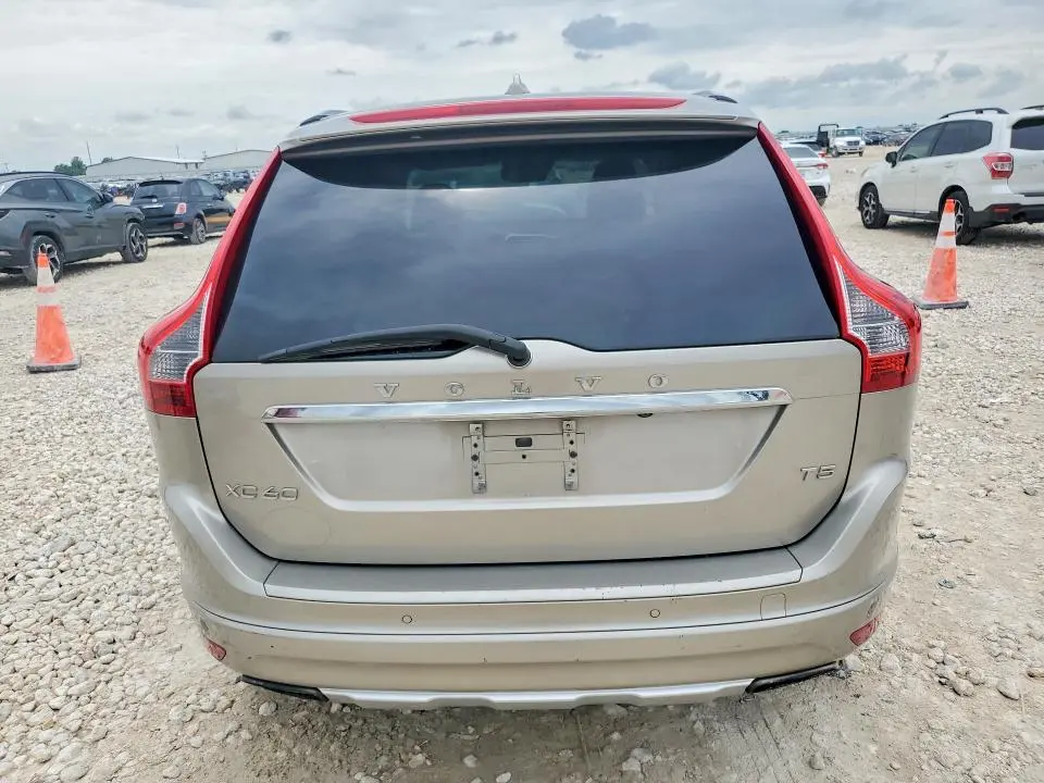 2015 VOLVO XC60 T5 PLATINUM  