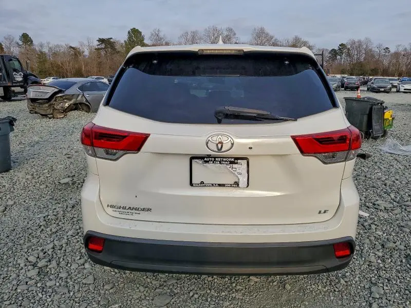 2018 TOYOTA HIGHLANDER LE  