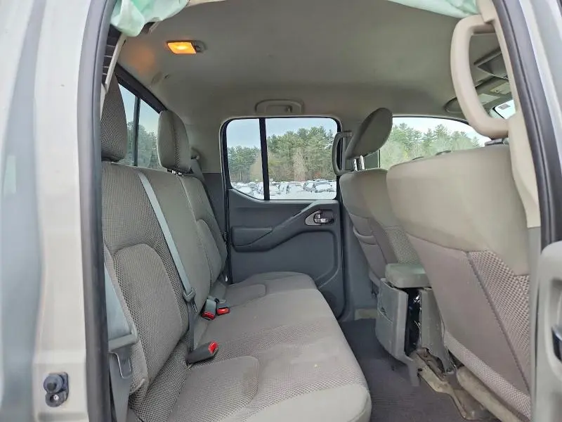 2015 NISSAN FRONTIER S  