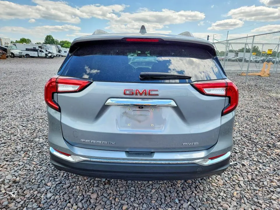 2024 GMC TERRAIN SLT  