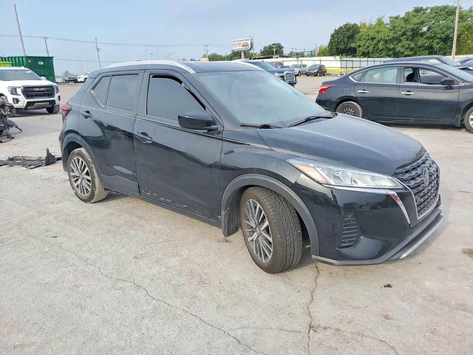 2021 NISSAN KICKS SV  