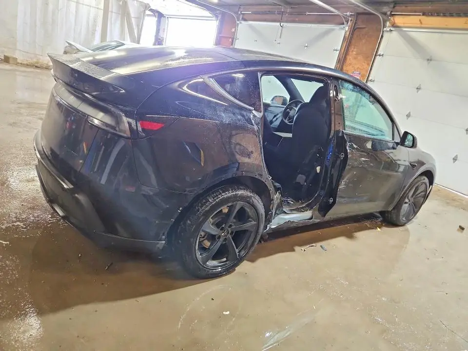 2026 TESLA MODEL Y   