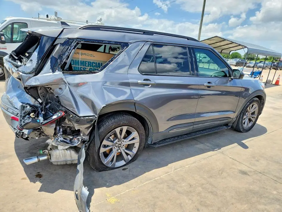 2021 FORD EXPLORER XLT  
