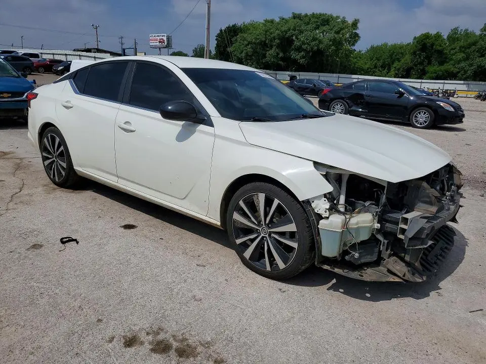 2019 NISSAN ALTIMA SR  