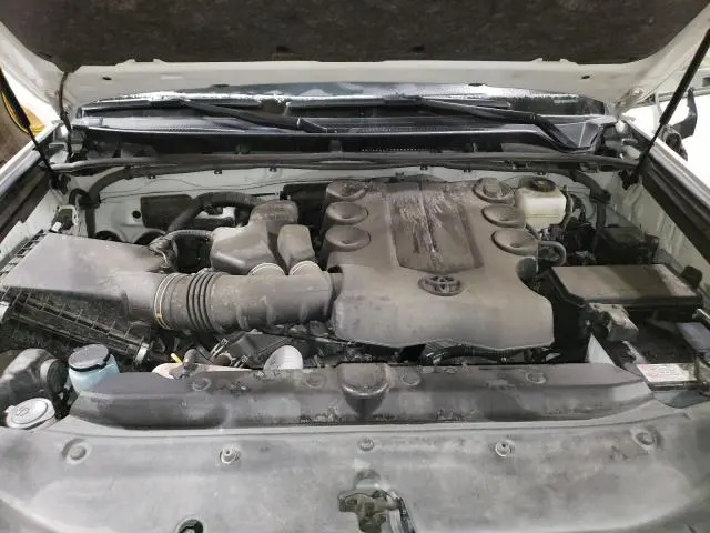 2023 TOYOTA 4RUNNER SE  