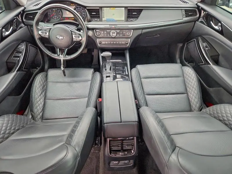 2019 KIA CADENZA LUXURY  