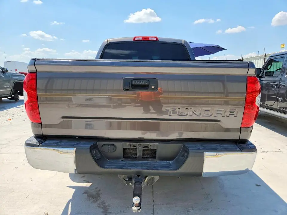 2017 TOYOTA TUNDRA CREWMAX SR5  
