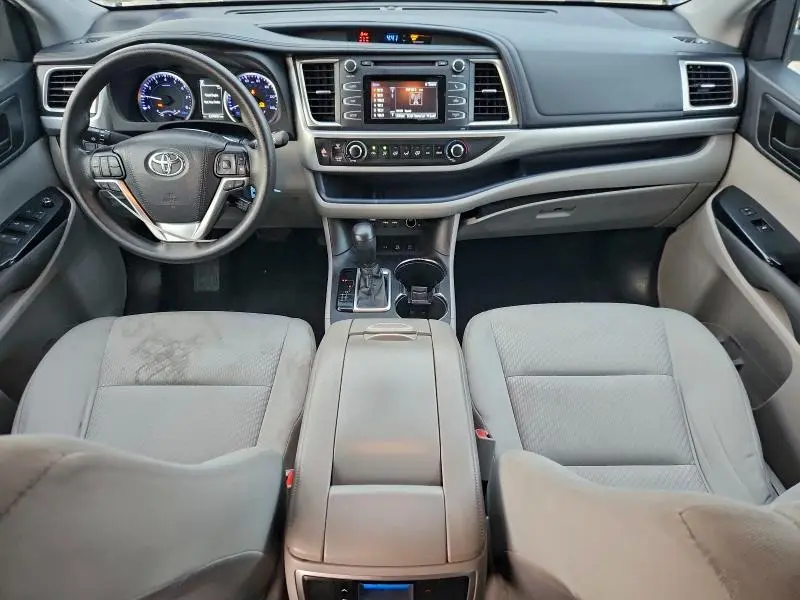 2019 TOYOTA HIGHLANDER LE  