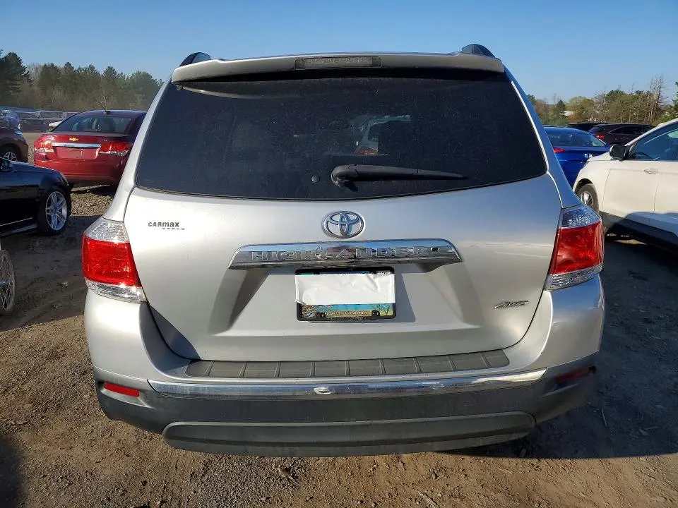 2013 TOYOTA HIGHLANDER SE  