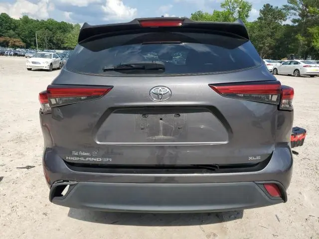 2021 TOYOTA HIGHLANDER XLE  