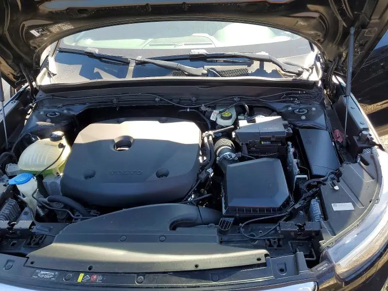 2020 VOLVO XC40 T5 MOMENTUM  