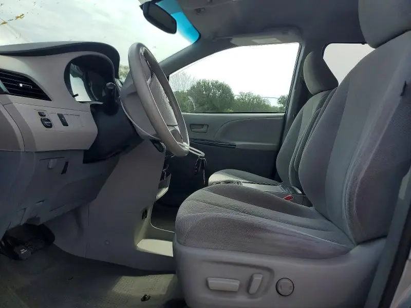 2013 TOYOTA SIENNA LE  
