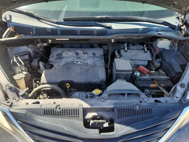 2011 TOYOTA SIENNA LE  