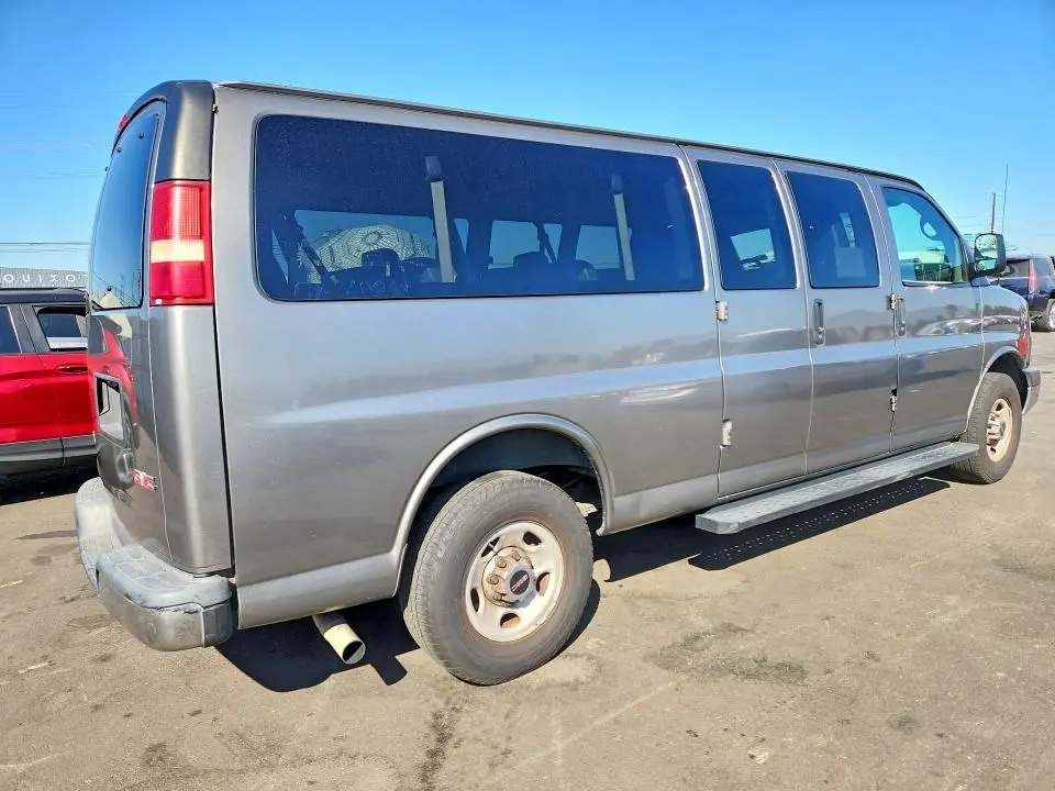 2011 GMC SAVANA G3500 LT  