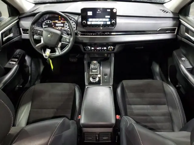 2024 MITSUBISHI OUTLANDER SE