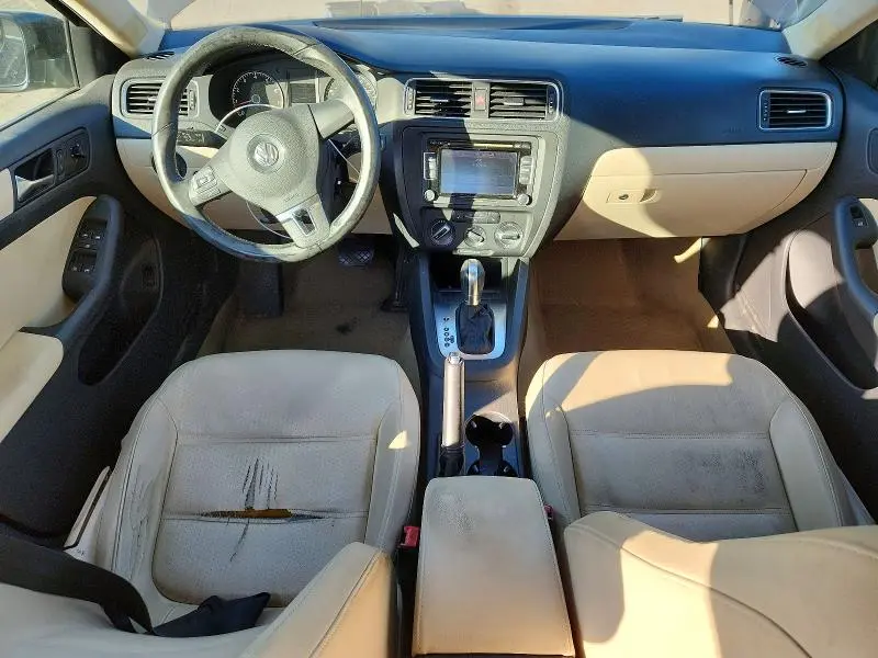 2011 VOLKSWAGEN JETTA SE  