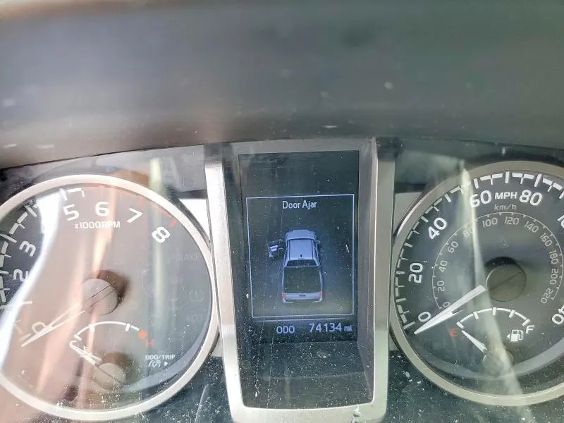 2019 TOYOTA TACOMA SR5  
