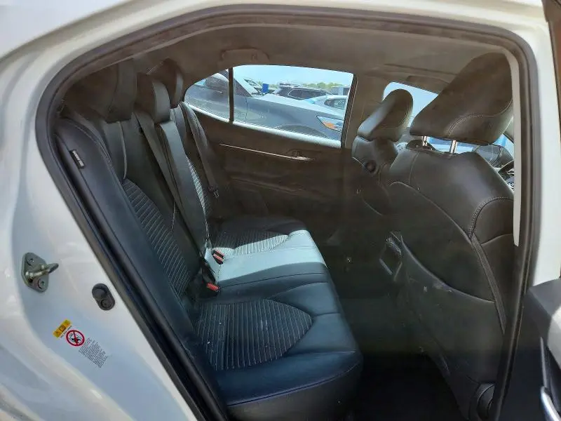 2018 TOYOTA CAMRY SE  