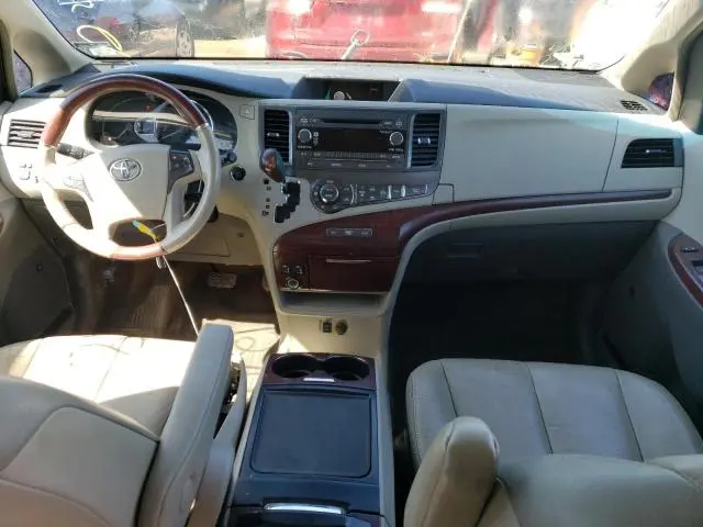 2014 TOYOTA SIENNA XLE  