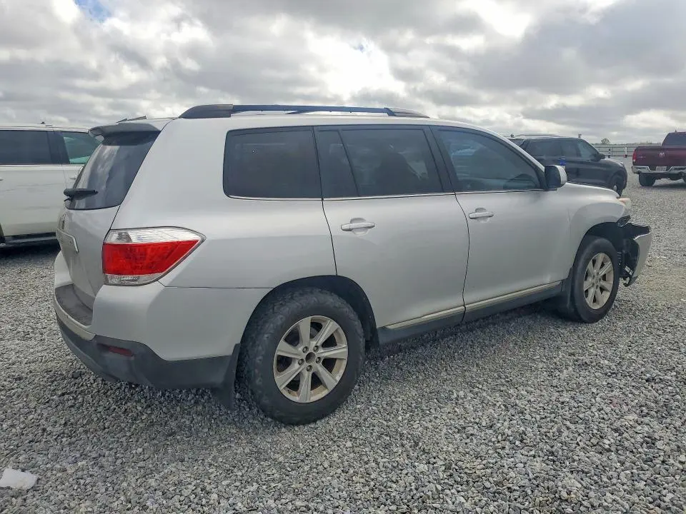 2013 TOYOTA HIGHLANDER SE  