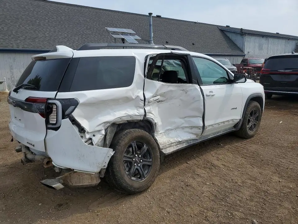 2022 GMC ACADIA AT4  