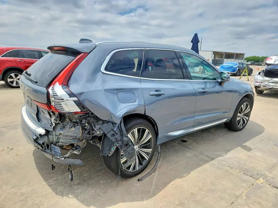 2023 VOLVO XC60 PLUS  