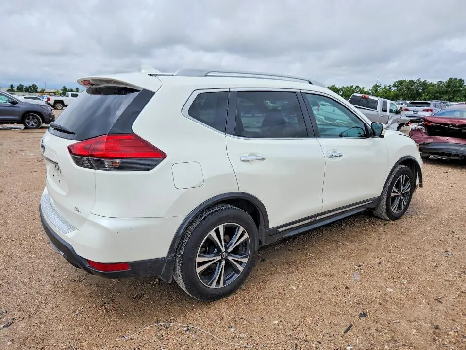 2017 NISSAN ROGUE SL  