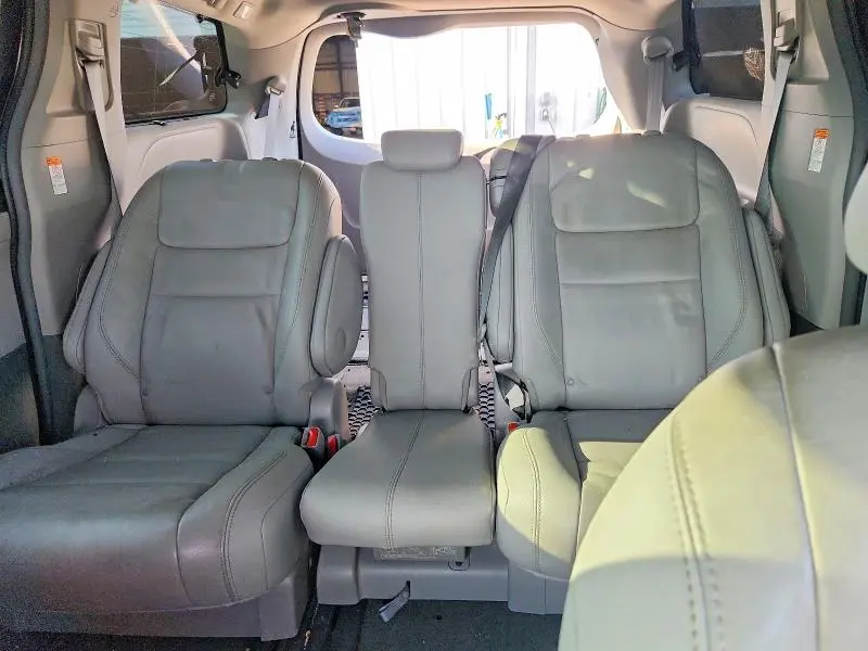 2017 TOYOTA SIENNA XLE 8-PASSENGER  