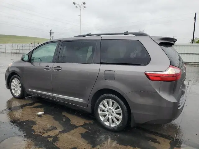 2015 TOYOTA SIENNA LE  