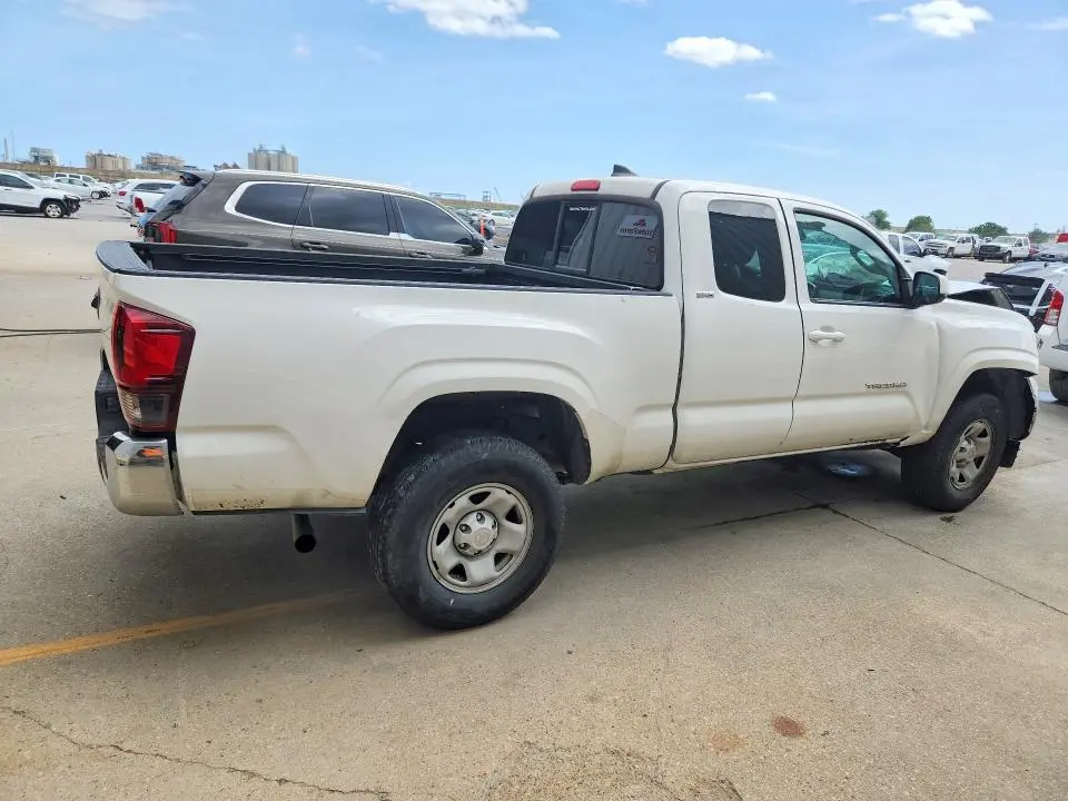 2019 TOYOTA TACOMA SR5  