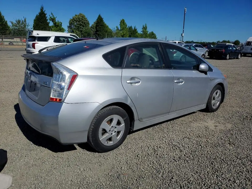 2010 TOYOTA PRIUS III  