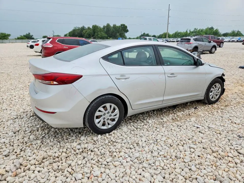2018 HYUNDAI ELANTRA SE  
