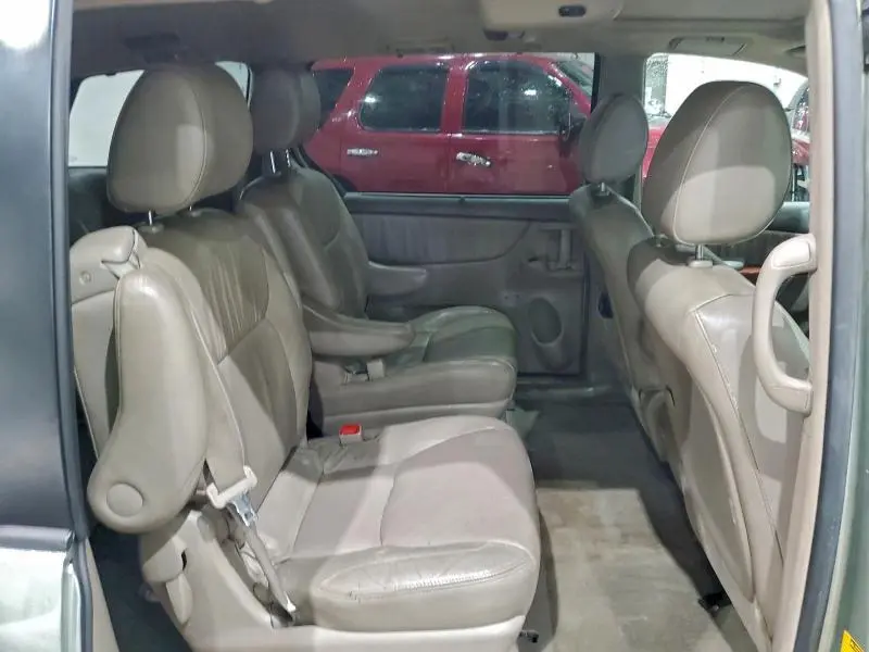 2010 TOYOTA SIENNA XLE  