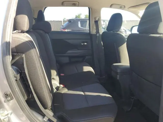 2017 MITSUBISHI OUTLANDER SE