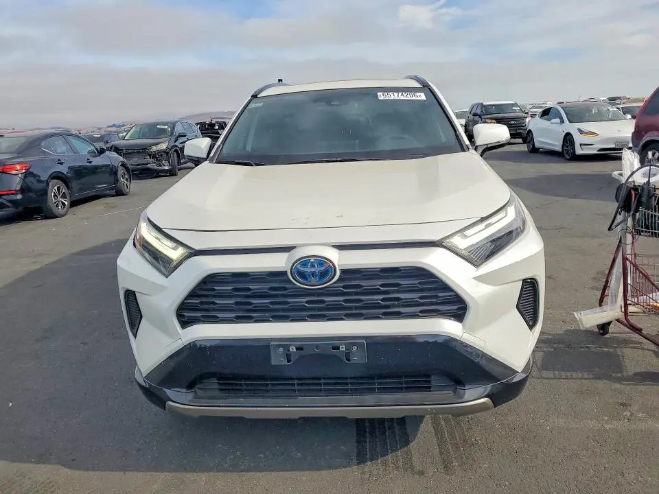 2022 TOYOTA RAV4 SE  