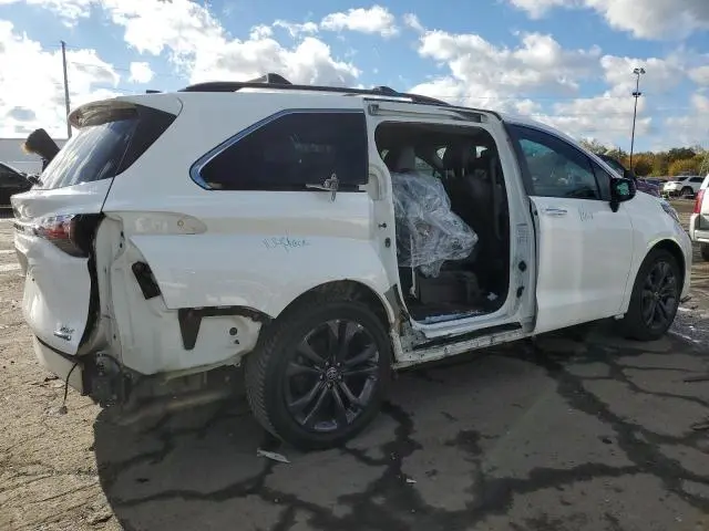 2022 TOYOTA SIENNA XSE  