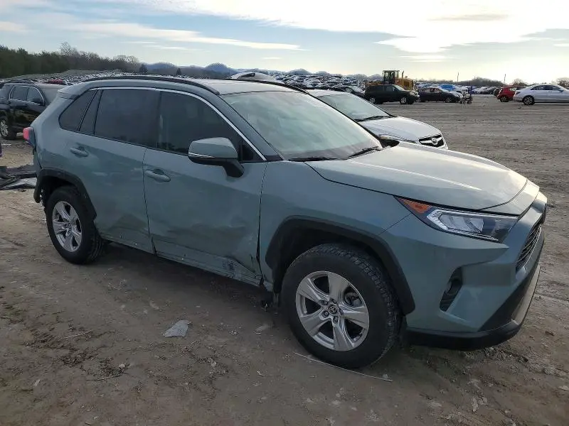 2021 TOYOTA RAV4 XLE  